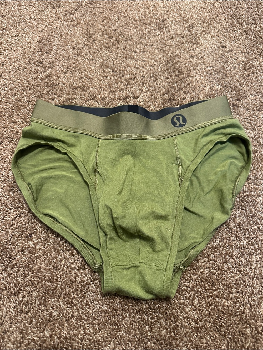 lululemon athletica Men’s Olive Green Performance Briefs S